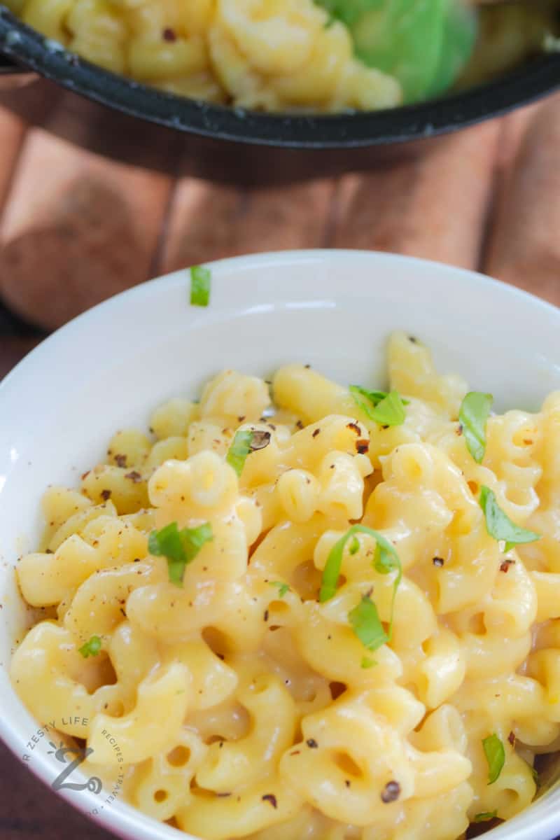 close up of Homemade Creamy Mac and Cheese in a white bowl