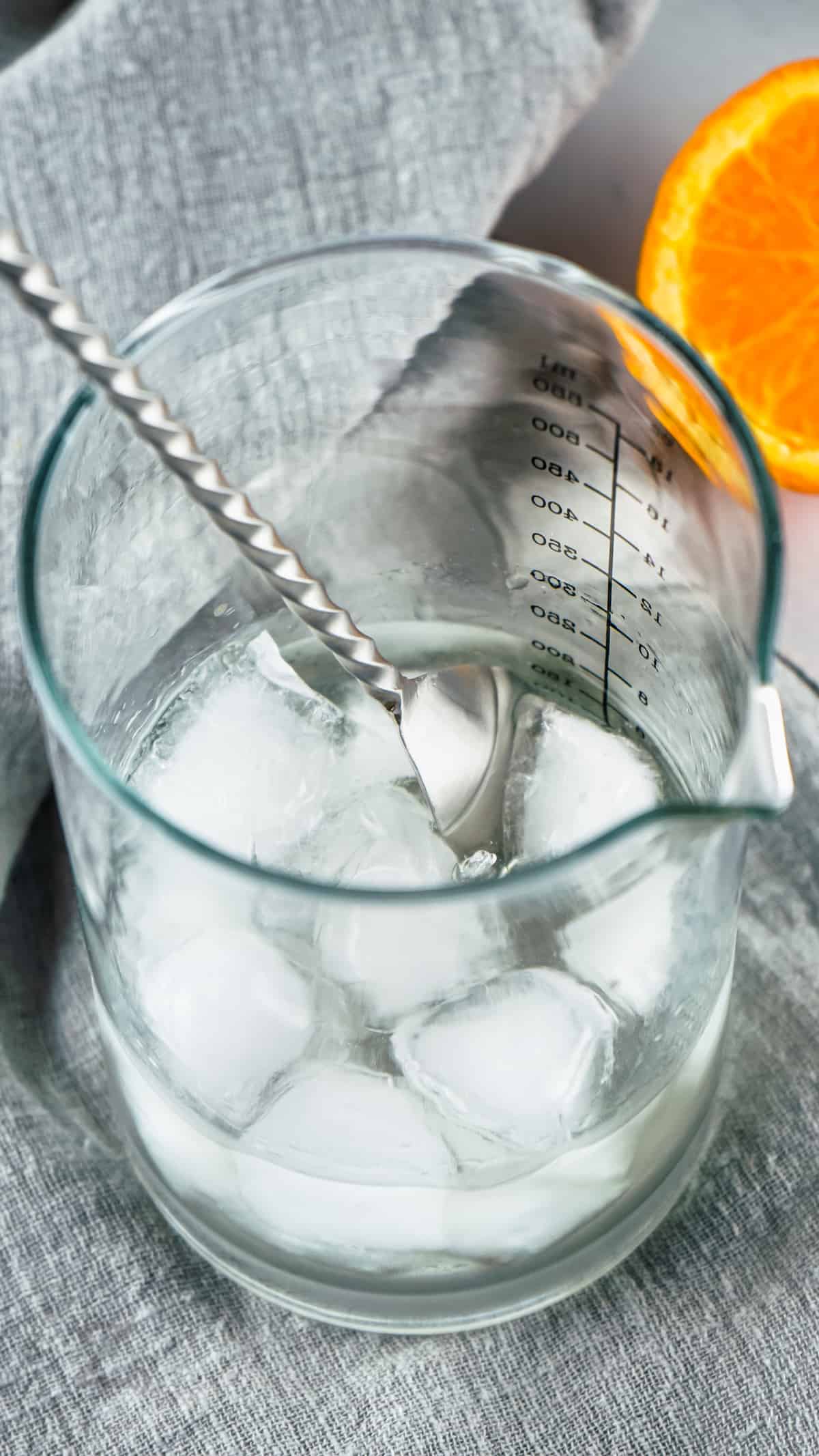 mixing gin and vermouth with ice to make Traditional Gin Martini