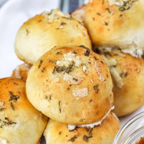 Garlic cheese bombs on a serving plate.