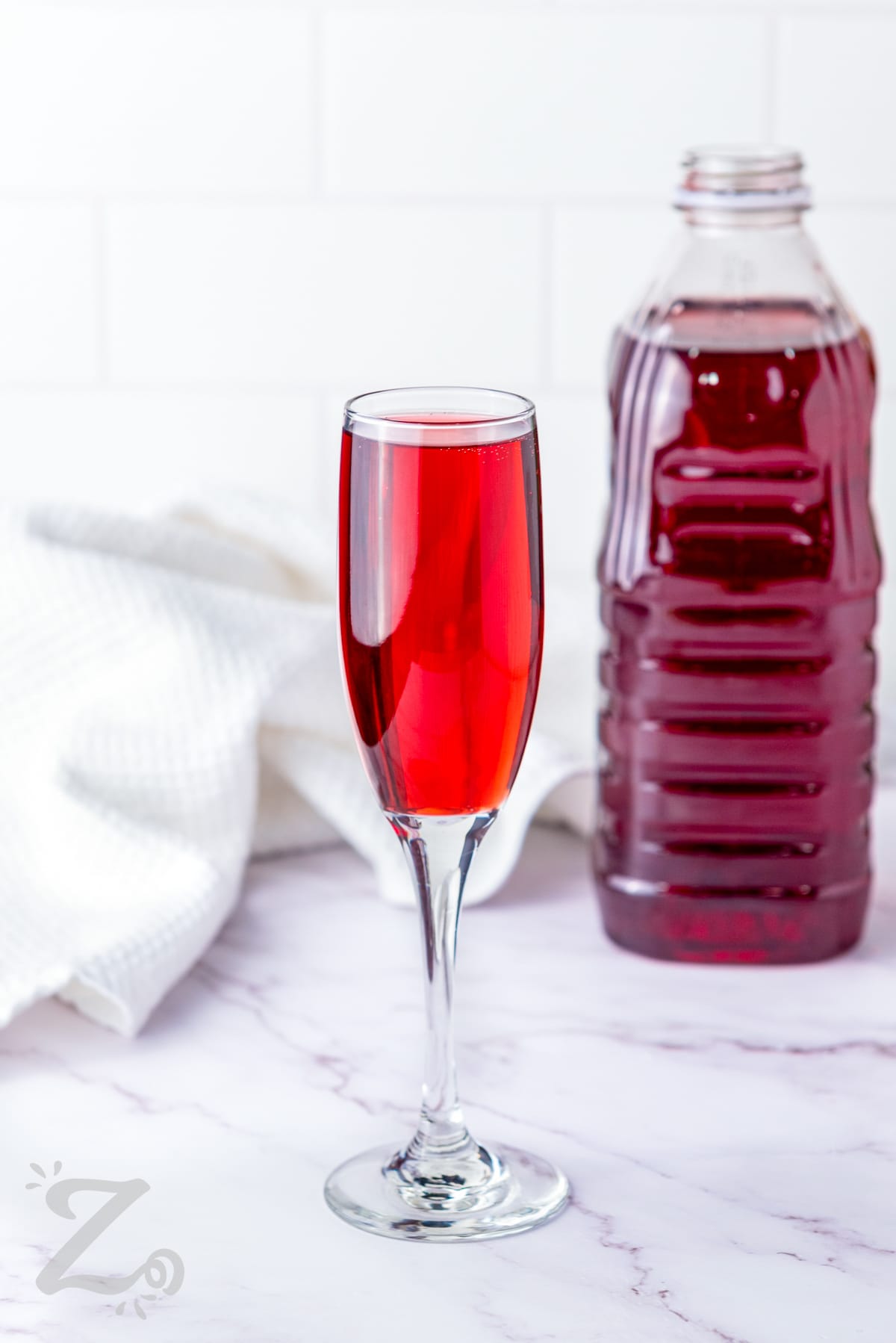 adding cranberry juice to champagne to make Cranberry Mimosas