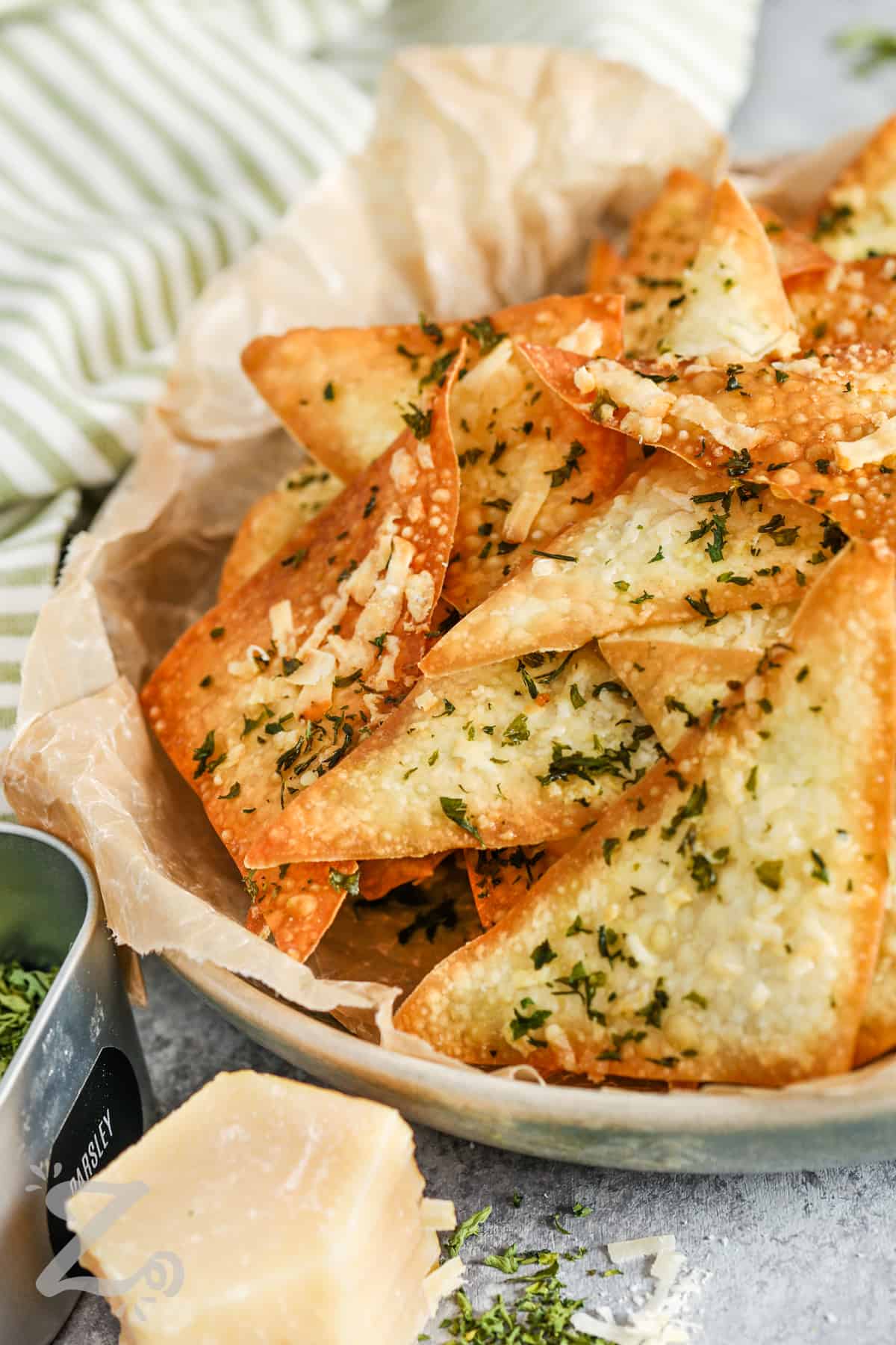 Wonton Chips with parsley and cheese
