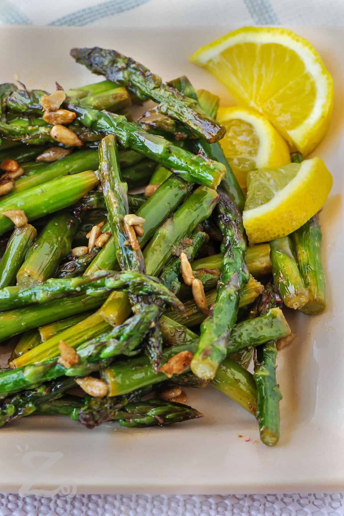 Sauteed Asparagus with lemon slices