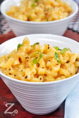 bowl of Creamy Mac and Cheese with seasonings