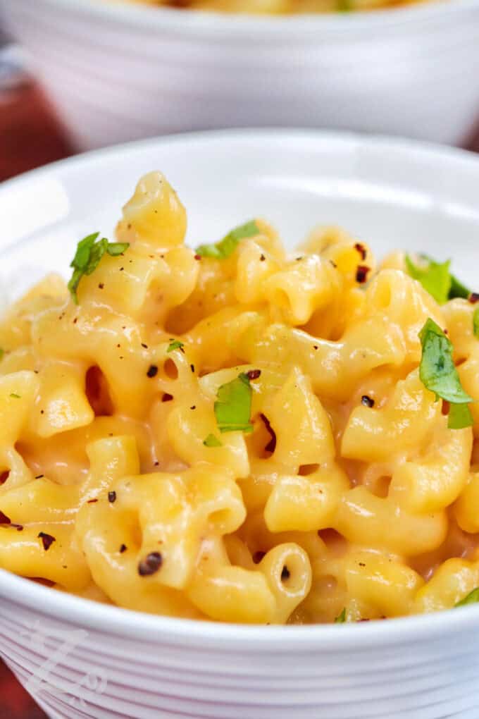 close up of easy Creamy Mac and Cheese