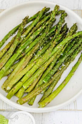 seasoned and plated Air Fryer Asparagus