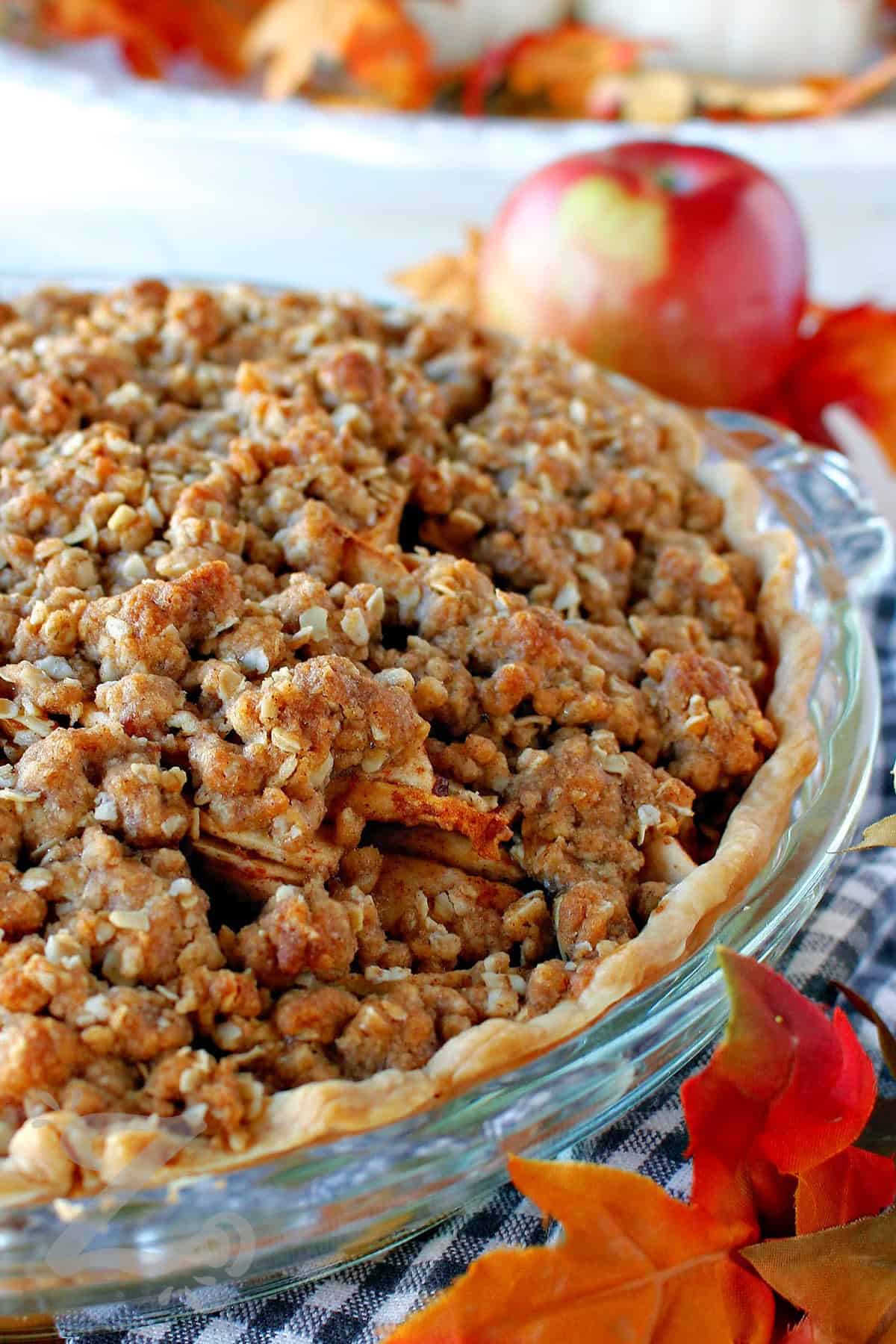 close up of baked apple crumb pie