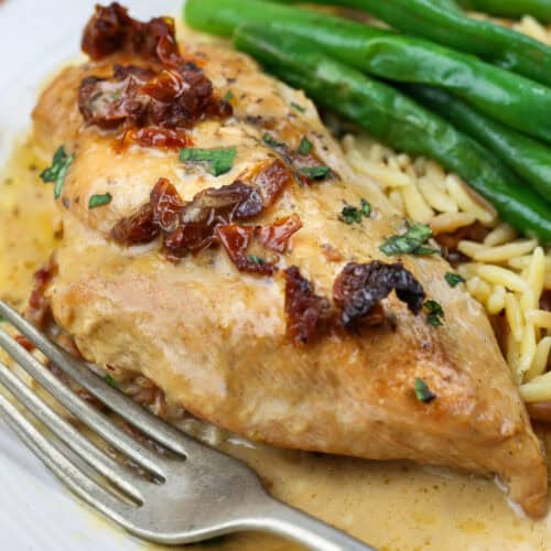 close up of juicy Slow Cooker Marry Me Chicken