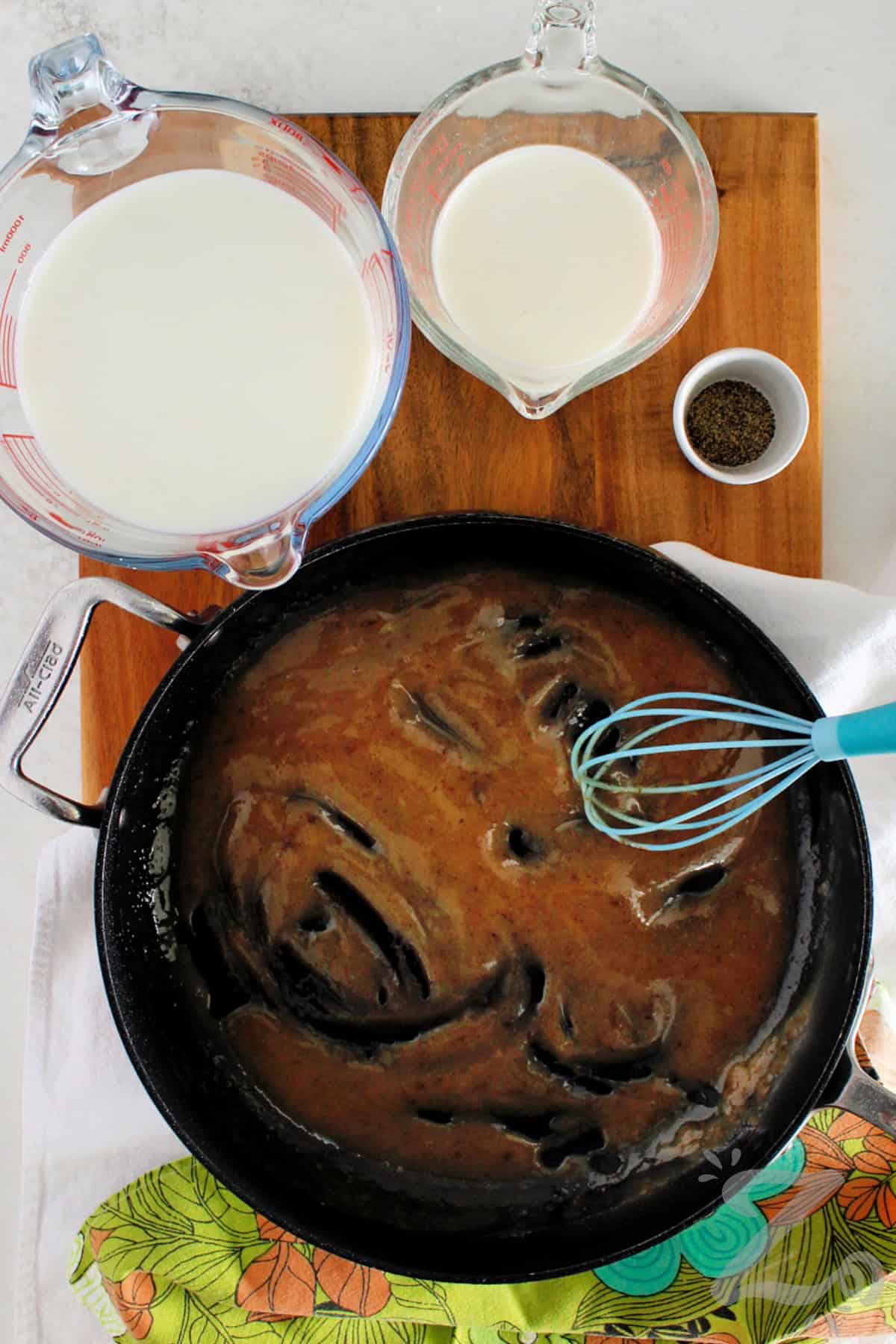 process to make country gravy where flour has been cooked with the butter and oil to make chicken fried steak with country gravy