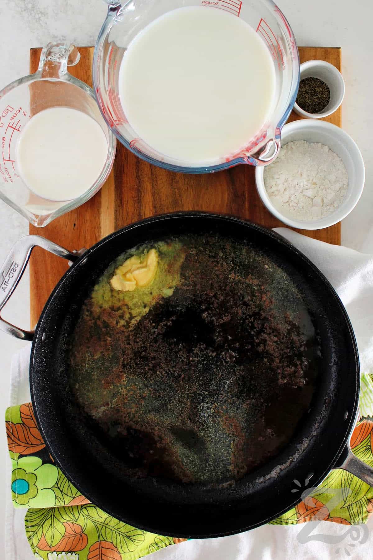 process to make country gravy where butter has been added to the oil in the saucepan where the steak was fried to make chicken fried steak with country gravy