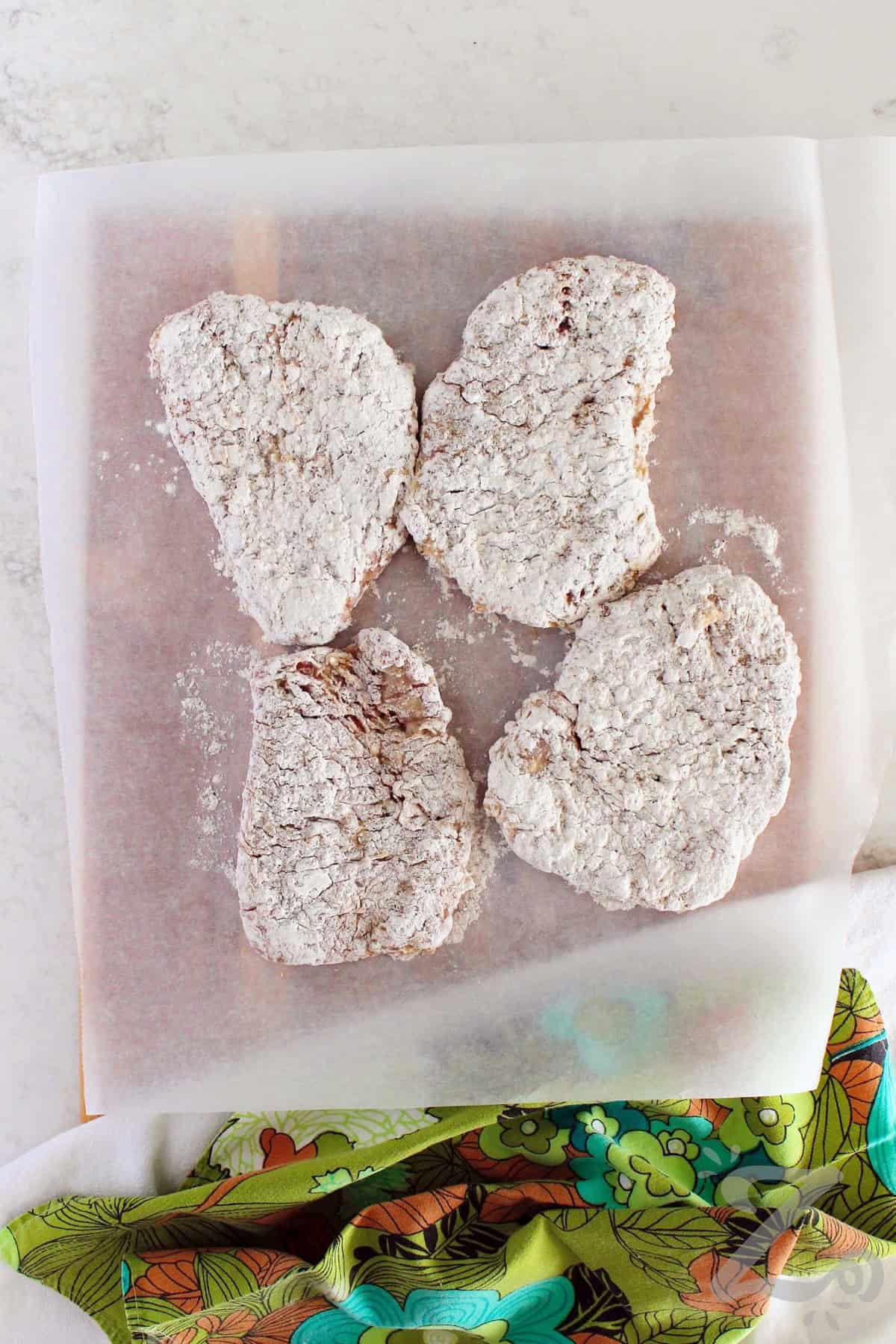 process to make chicken fried steak with country gravy where the steak has been dredged